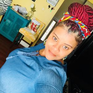 Meet your Posher, Leslie